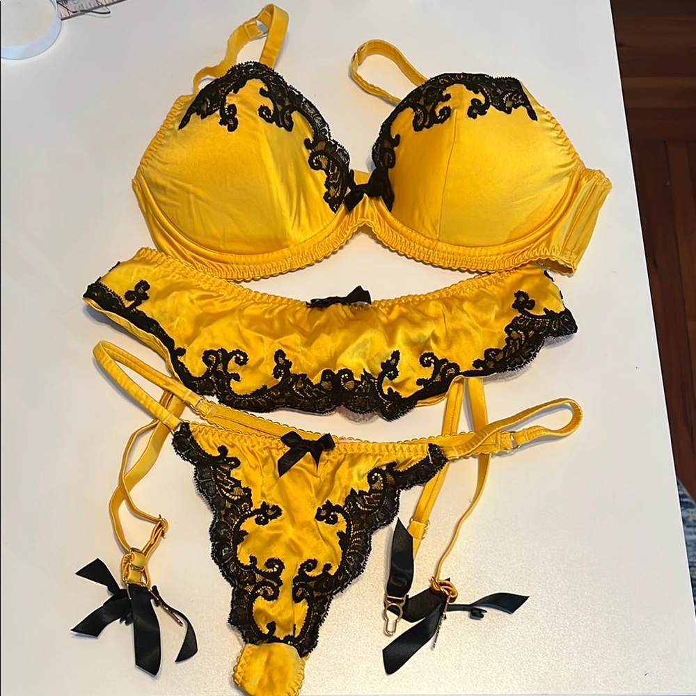 Agent Provocateur Yellow and Black Lace Lingerie Set
